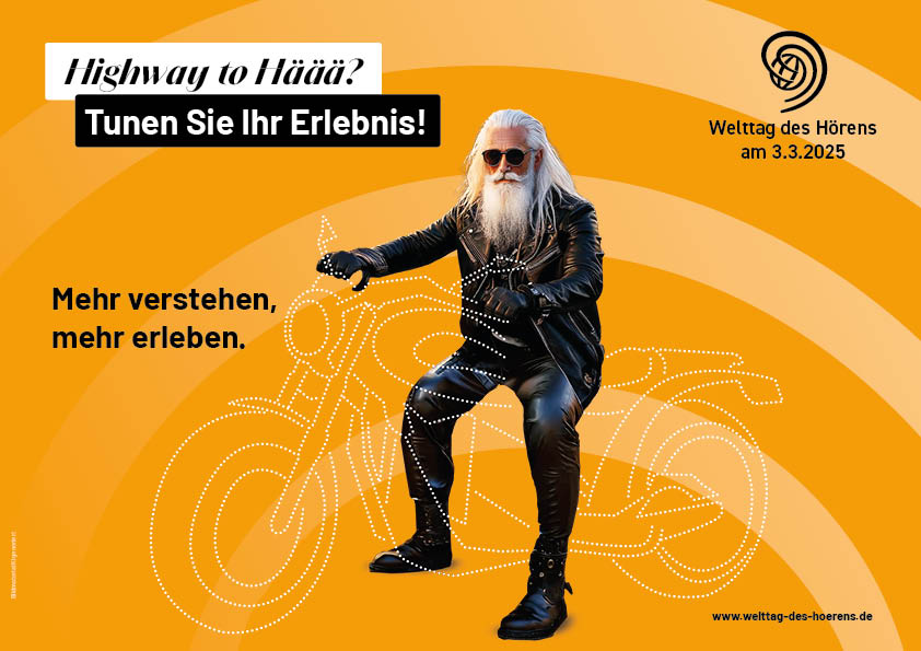 Ein älterer Mann mit langen weißen offenen Haren in Lederkluft mit Brille