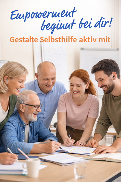 Gruppe von fünf Personen unterschiedlichen Alters sitzt an einem Tisch und arbeitet gemeinsam an Notizen und Dokumenten. Dazu der Text - Empowermwent beginnt bei Dir! Gestalte Selbsthilfe aktiv mit.
