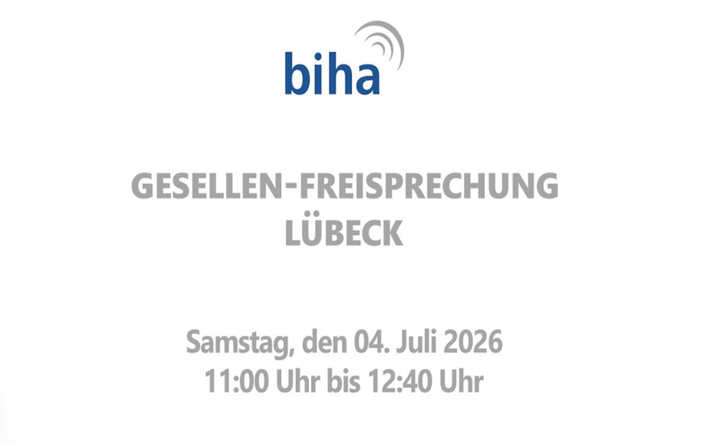 Zentriert auf weißem Hintergrund steht oben das biha-Logo mit blauer Schrift und drei grauen, nach rechts gerichteten Wellenlinien. Darunter folgt in großen, grauen Großbuchstaben der Text 'GESELLEN-FREISPRECHUNG LÜBECK'. Weiter unten steht in kleinerer, grauer Schrift: 'Samstag, den 04. Juli 2026 11:00 Uhr bis 12:40 Uhr'.