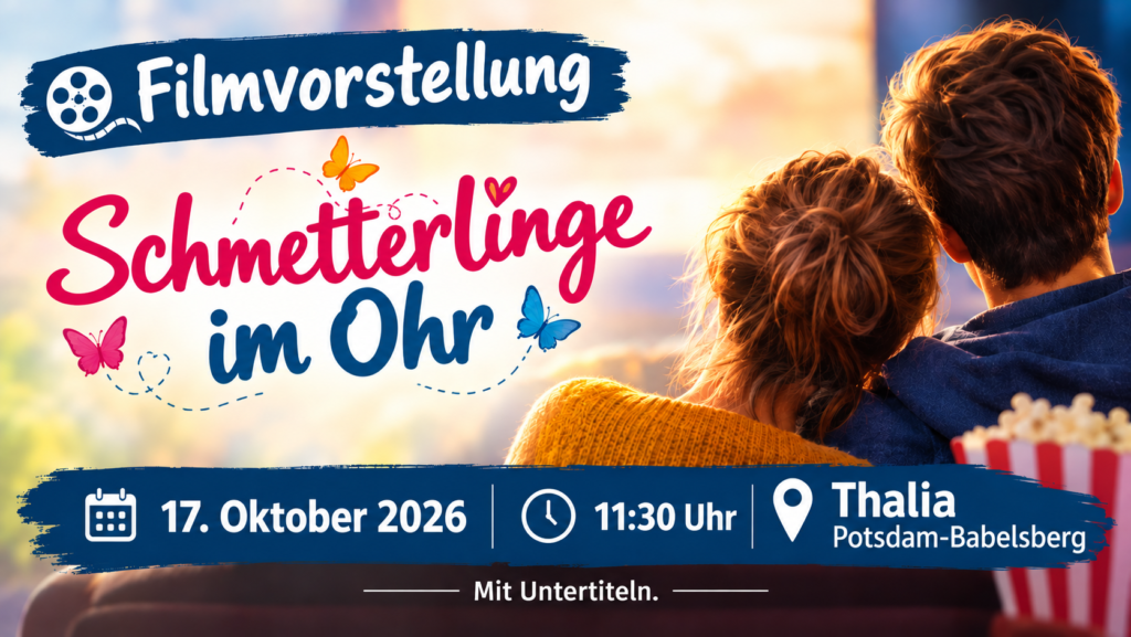 Zwei Personen sitzen nebeneinander auf einer Couch und blicken auf eine Leinwand. Auf der Leinwand steht in großer, bunter Schrift 'Schmetterlinge im Bauch', begleitet von mehreren gezeichneten Schmetterlingen. Links oben befindet sich ein Symbol mit einer Filmrolle und der Schriftzug 'Filmvorstellung'. Unten sind Datum, Uhrzeit und Veranstaltungsort in einer blauen Leiste aufgeführt: '17. Oktober 2026', '11:30 Uhr', 'Thalia Potsdam-Babelsberg'. Rechts unten steht 'Mit Untertiteln'. Im Vordergrund ist eine Schale mit Popcorn zu sehen.