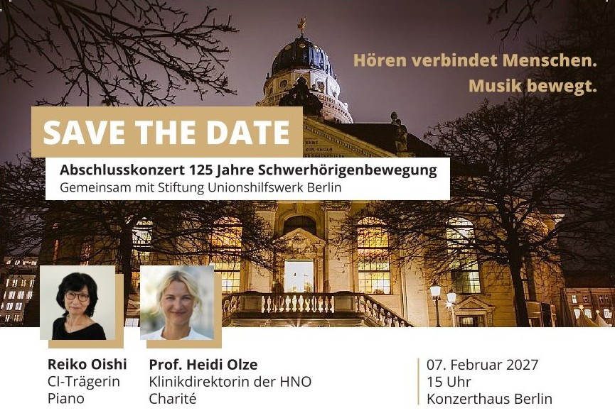 Im Vordergrund steht ein gelber Kasten mit dem Schriftzug 'SAVE THE DATE'. Darunter befindet sich eine Information zum Abschlusskonzert zum 125-jährigen Jubiläum der Schwerhörigenbewegung, gemeinsam mit der Stiftung Unionhilfswerk Berlin. Oben rechts ist der Slogan 'Hören verbindet Menschen. Musik bewegt.' zu lesen. Im unteren Bereich sind zwei Porträtfotos von Frauen abgebildet, jeweils mit Namen und Funktion: Reiko Oishi, CI-Trägerin und Pianistin, sowie Prof. Heidi Olze, Klinikdirektorin der HNO Charité. Rechts daneben stehen das Datum '07. Februar 2027', die Uhrzeit '15 Uhr' und der Veranstaltungsort 'Konzerthaus Berlin'. Im Hintergrund ist das Konzerthaus Berlin mit Kuppel und klassizistischer Architektur zu sehen.
